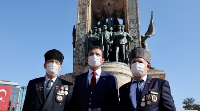 Başkan İmamoğlu Zafer Bayramı İçin Taksim'deydi