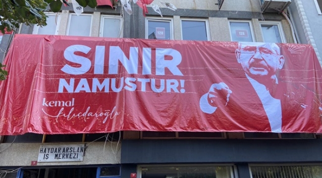 CHP Silivri İlçe Başkanlığına "Sınır Namustur" Pankartı Asıldı