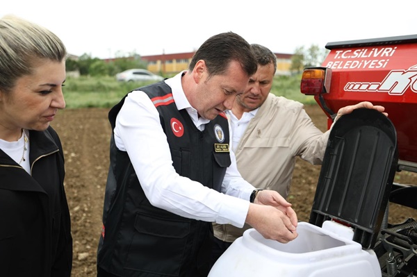 Silivri Belediye Başkanı Bora Balcıoğlu, Alipaşa Mahallesi'nde Ayçiçek Ekimi Gerçekleştirdi