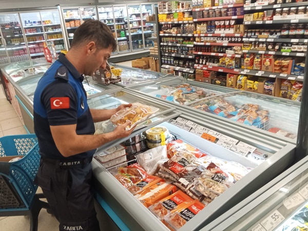 Silivri'de Zabıta Ekipleri Halk Sağlığını Korumak Amacıyla Denetimlerini Sürdürüyor