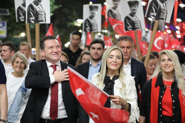 Silivri'de Zafer Yürüyüşü ve Berkay Konseri ile 30 Ağustos Coşkusu Yaşandı