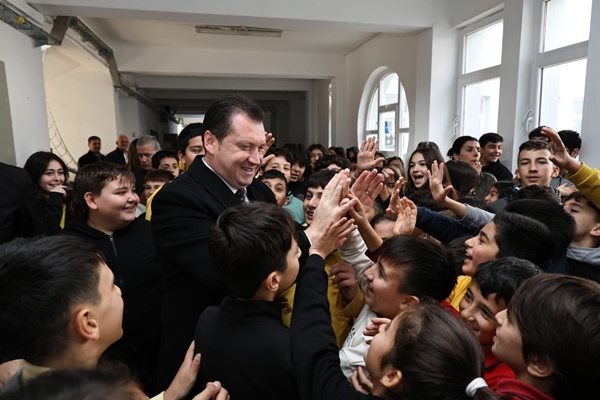 Başkan Balcıoğlu'ndan Dünya Çocuk Hakları Gününde Okullara Ziyaret