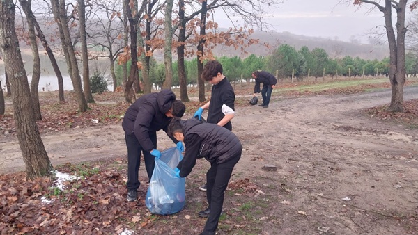 Çayırdere Göleti Mesire Alanı'nda "Doğayı Koru, Çöpüne Sahip Çık" Etkinliği Düzenlendi