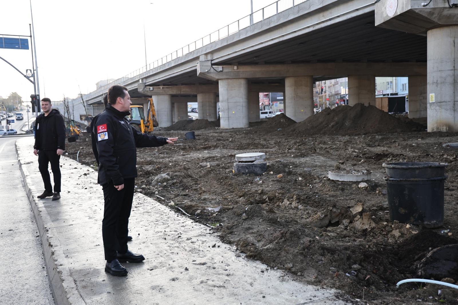 Başkan Balcıoğlu, E5 Karayolu Yan Yol Peyzaj Düzenlemesi Çalışmalarını İnceledi