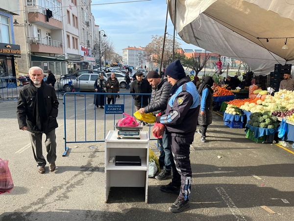 Zabıta Müdürlüğü Pazartesi Pazarı'nda Denetimlere Devam Ediyor