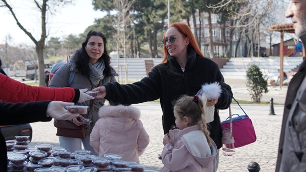 Silivri Belediyesi Berat Kandili'nde Lokma İkramında Bulundu