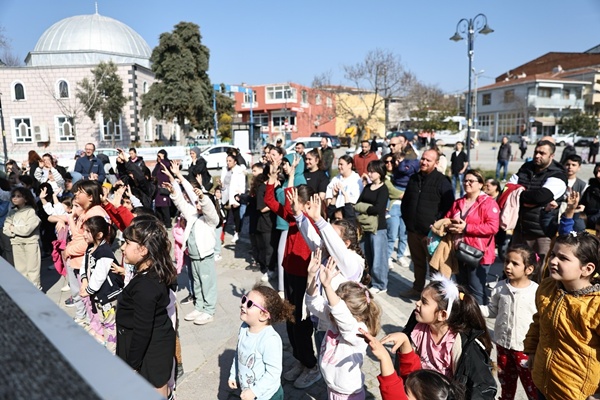 İBB'nin Ramazan Tırı, Silivri Ortaköy Mahallesi'nde Vatandaşlarla Buluştu