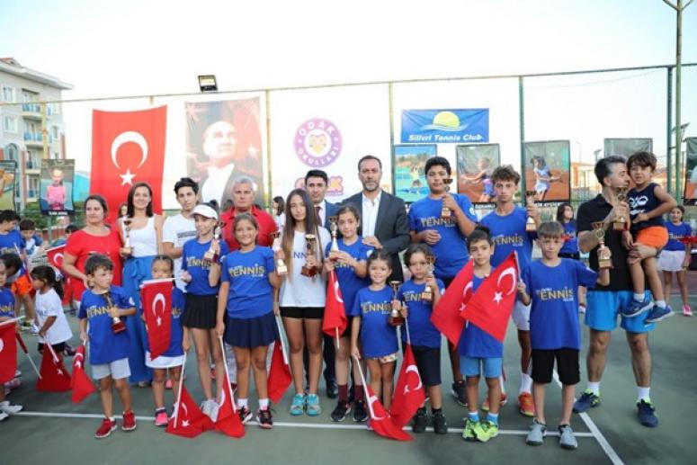 Zafer Kupası Tenis Turnuvasına Renkli Kapanış