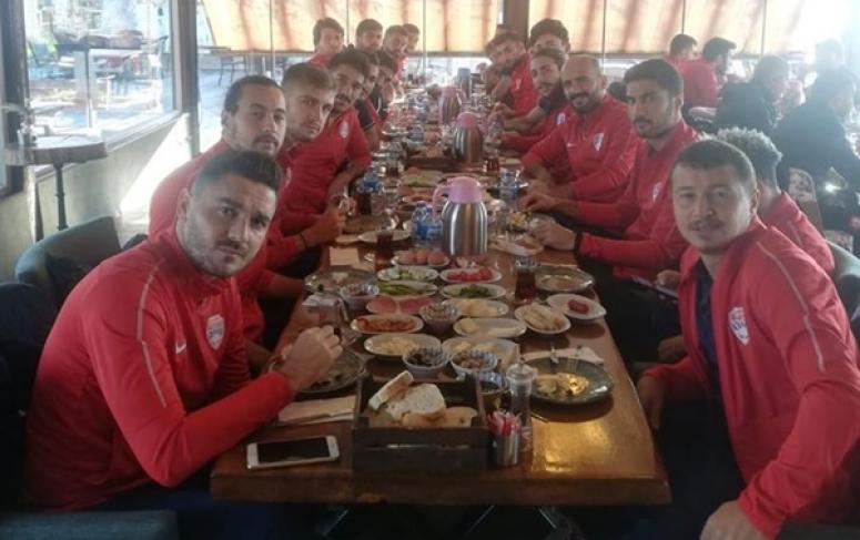 Loja Cafe'den Silivrispor'a Motivasyon Kahvaltısı