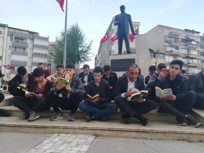 Ülkücüler'den kitap okuma alışkanlığına teşvik