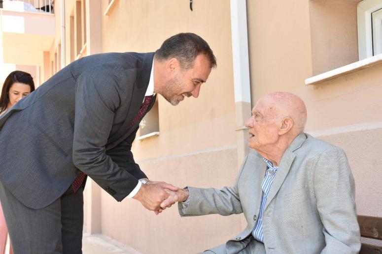 Başkan Yılmaz'dan huzur evi ziyareti